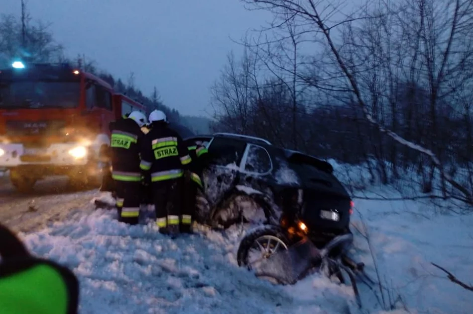 Zderzenie Porsche z ciężarówką. Do szpitala trafiło dziecko - zdjęcie 2