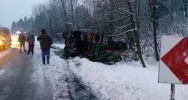 Zderzenie Porsche z ciężarówką. Do szpitala trafiło dziecko - zdjęcie 4