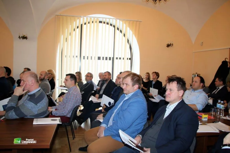 Trwają prace nad nową strategią dla powiatu. Odbyło się pierwsze spotkanie warsztatowe - zdjęcie 5