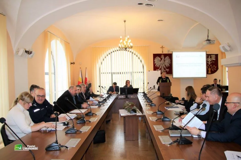 Trwają prace nad nową strategią dla powiatu. Odbyło się pierwsze spotkanie warsztatowe - zdjęcie 6