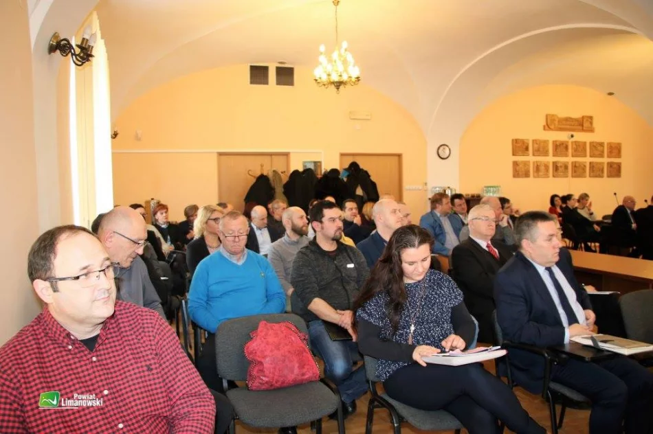 Trwają prace nad nową strategią dla powiatu. Odbyło się pierwsze spotkanie warsztatowe - zdjęcie 7