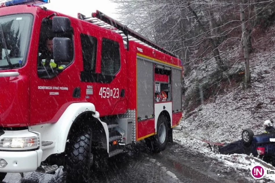 Volkswagen dachował w przydrożnym rowie - zdjęcie 2