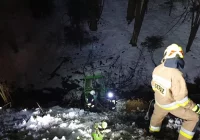 Ciągnik stoczył się ze skarpy. Druhowie apelują do kierowców, by nie zastawiali samochodami bram wyjazdowych z remizy - zdjęcie główne