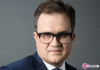 Skandal z udziałem Krupińskiego: dzięki L4 z przychodni jego matki przysługuje mu 80% pensji, czyli 80 tys. zł - zdjęcie główne