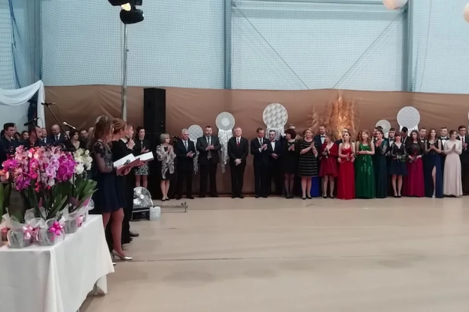 Studniówkowy bal w limanowskim "Ekonomie" - zdjęcie 2