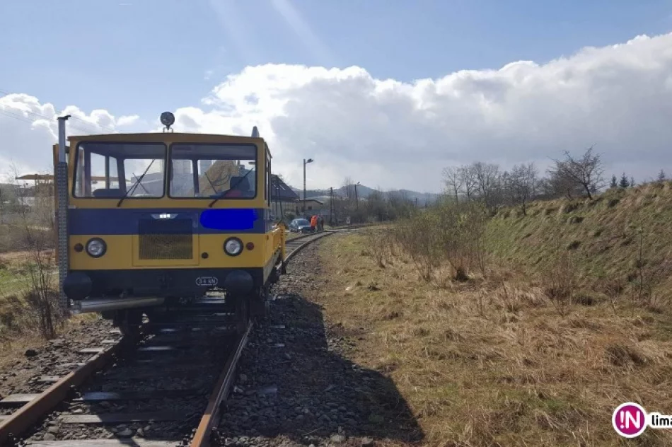 Samochód zderzył się z drezyną - zdjęcie 2