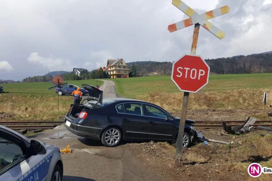 Samochód zderzył się z drezyną - zdjęcie 3