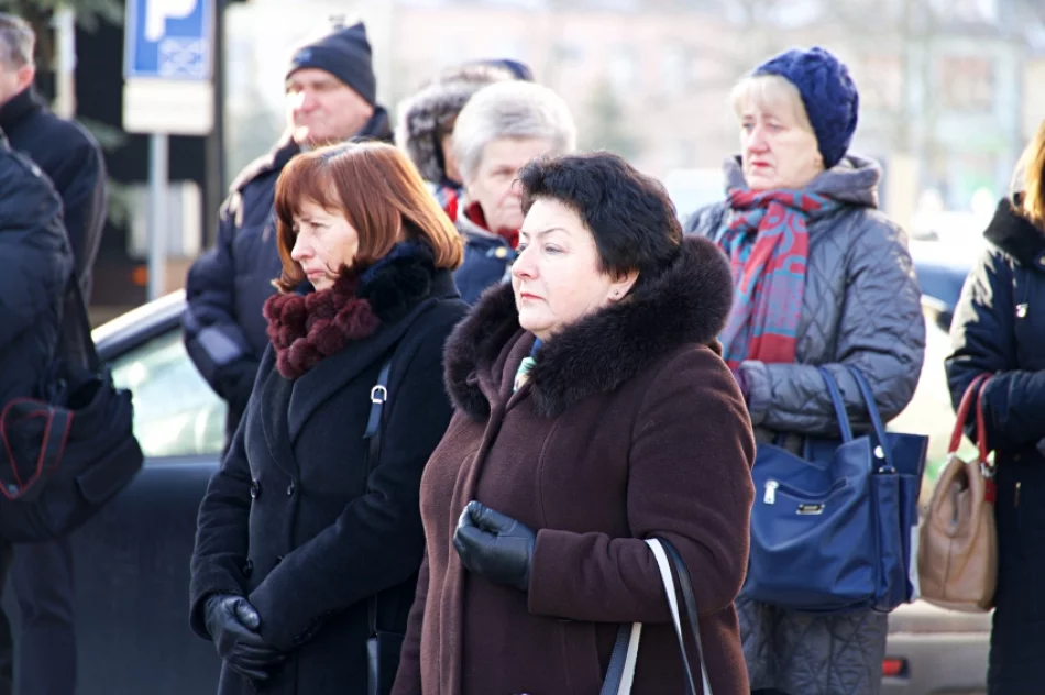 Limanowianie w geście solidarności uczcili zamordowanego prezydenta Gdańska - zdjęcie 11