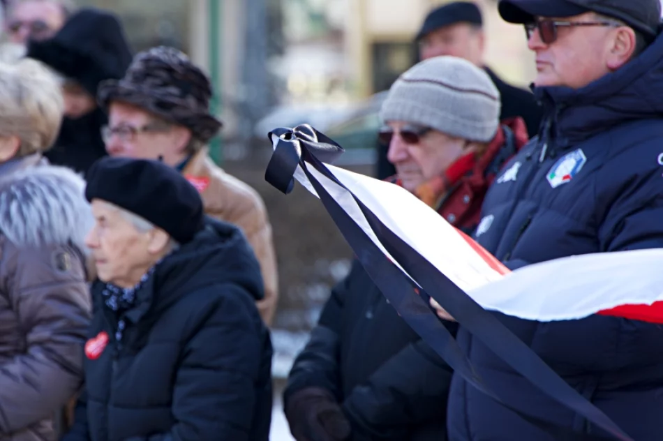 Limanowianie w geście solidarności uczcili zamordowanego prezydenta Gdańska - zdjęcie 12