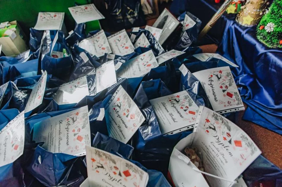 10. Miejsko - Gminny Bożonarodzeniowy Konkurs Plastyczny dla dzieci niepełnosprawnych - „Świąteczna choinka” - zdjęcie 6