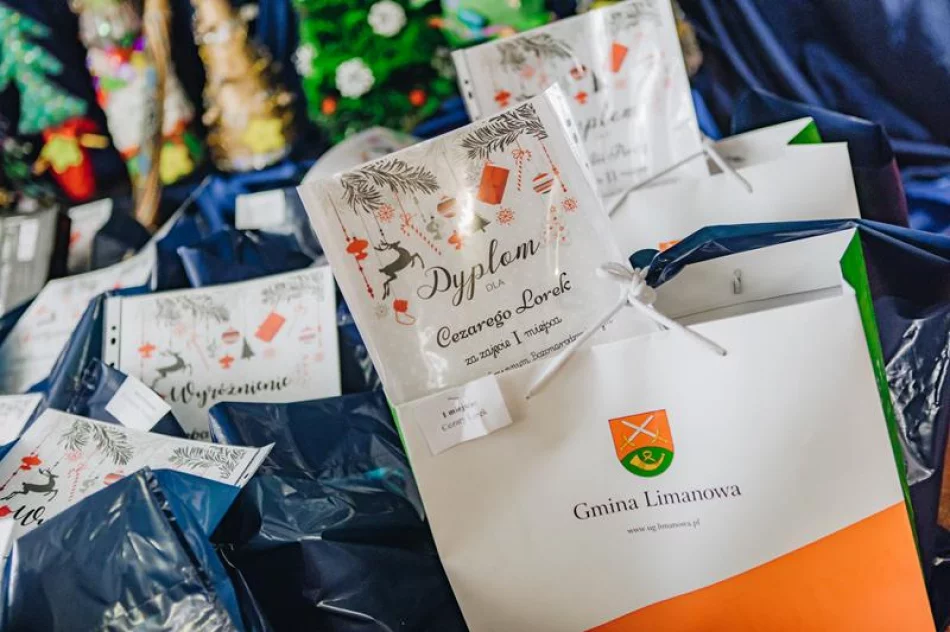 10. Miejsko - Gminny Bożonarodzeniowy Konkurs Plastyczny dla dzieci niepełnosprawnych - „Świąteczna choinka” - zdjęcie 7