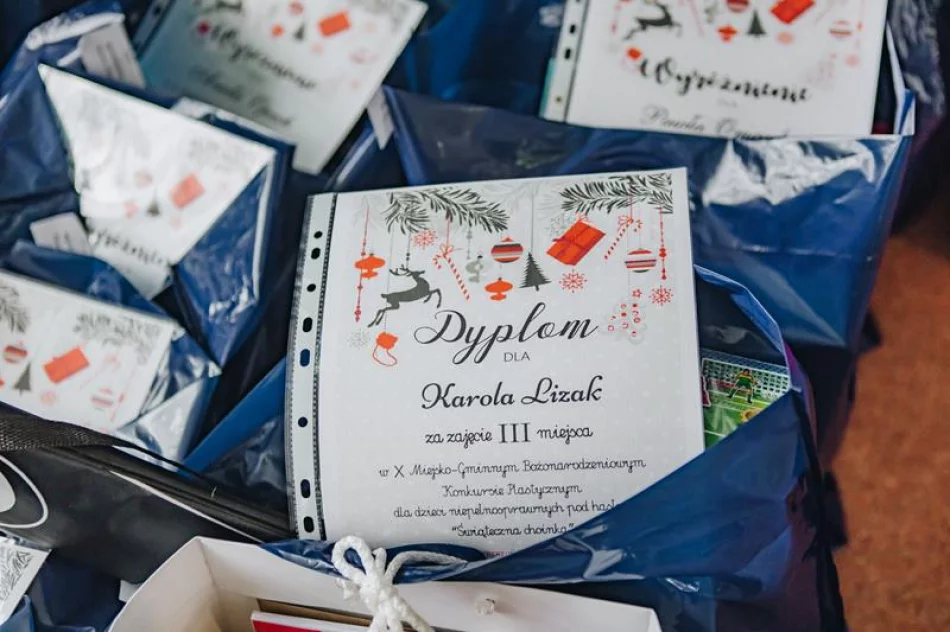 10. Miejsko - Gminny Bożonarodzeniowy Konkurs Plastyczny dla dzieci niepełnosprawnych - „Świąteczna choinka” - zdjęcie 8