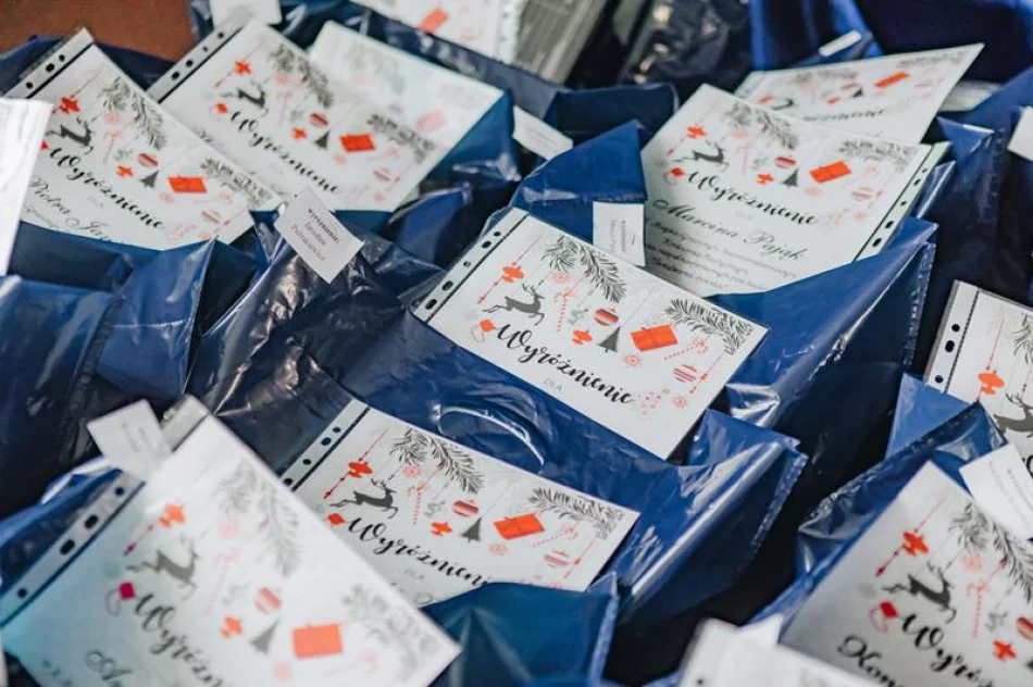 10. Miejsko - Gminny Bożonarodzeniowy Konkurs Plastyczny dla dzieci niepełnosprawnych - „Świąteczna choinka” - zdjęcie 9