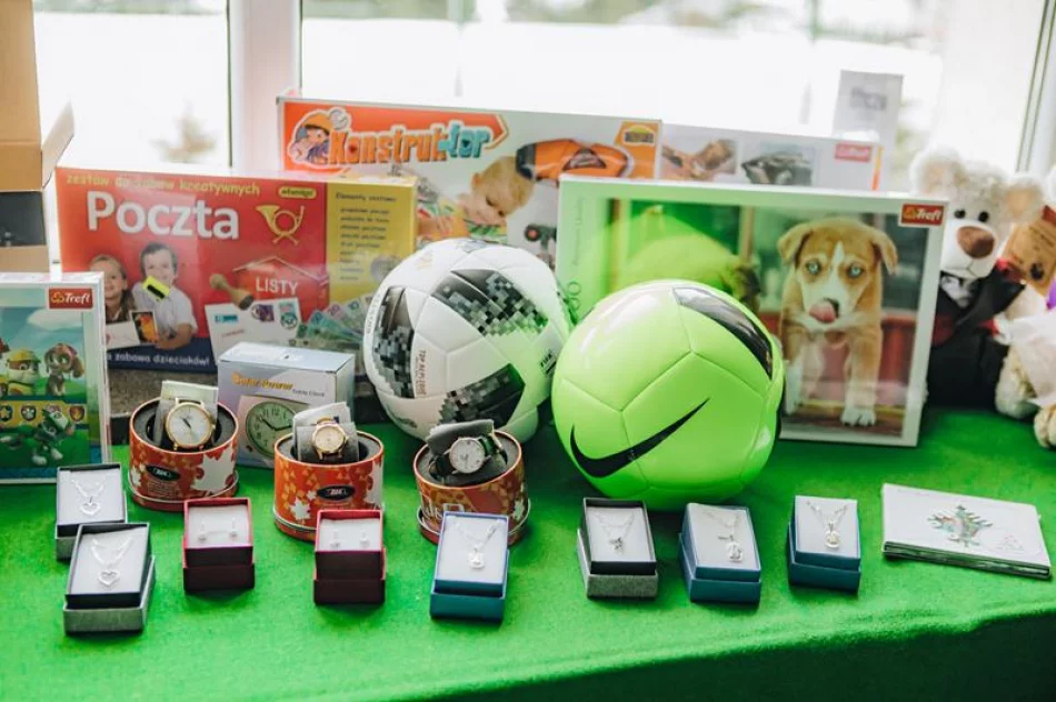 10. Miejsko - Gminny Bożonarodzeniowy Konkurs Plastyczny dla dzieci niepełnosprawnych - „Świąteczna choinka” - zdjęcie 10