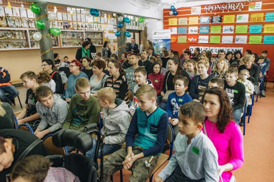 10. Miejsko - Gminny Bożonarodzeniowy Konkurs Plastyczny dla dzieci niepełnosprawnych - „Świąteczna choinka” - zdjęcie 15