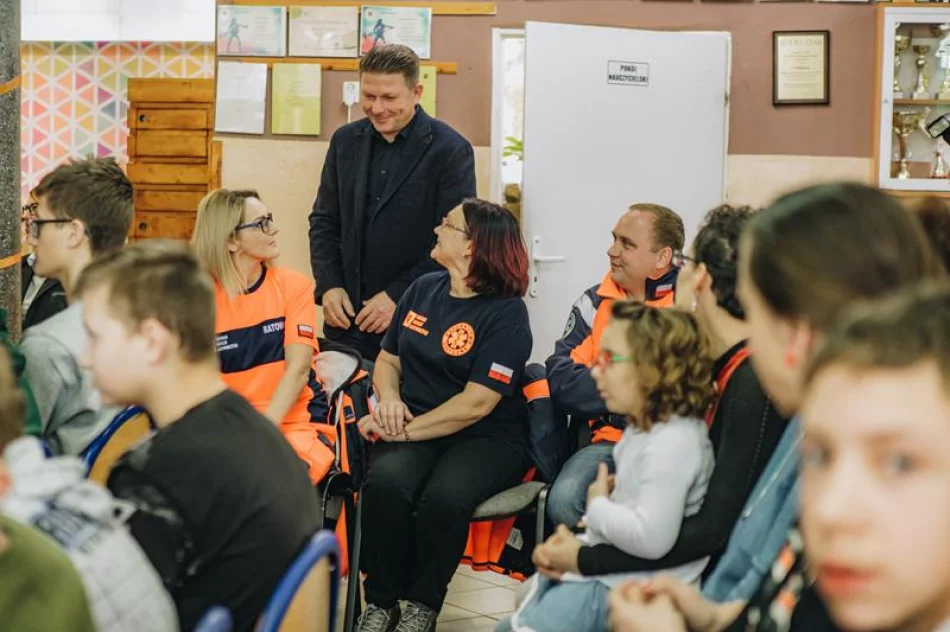 10. Miejsko - Gminny Bożonarodzeniowy Konkurs Plastyczny dla dzieci niepełnosprawnych - „Świąteczna choinka” - zdjęcie 16