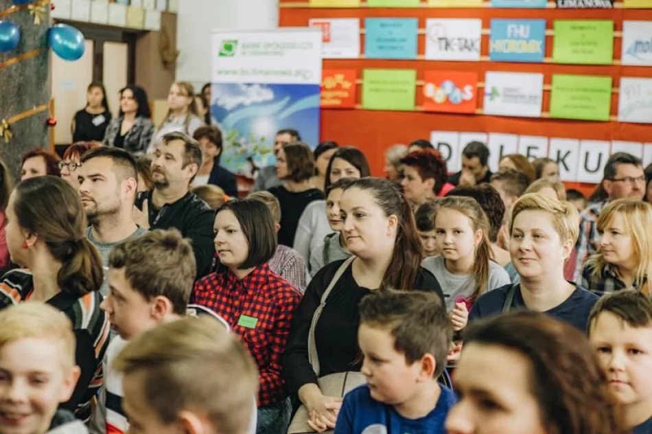 10. Miejsko - Gminny Bożonarodzeniowy Konkurs Plastyczny dla dzieci niepełnosprawnych - „Świąteczna choinka” - zdjęcie 18