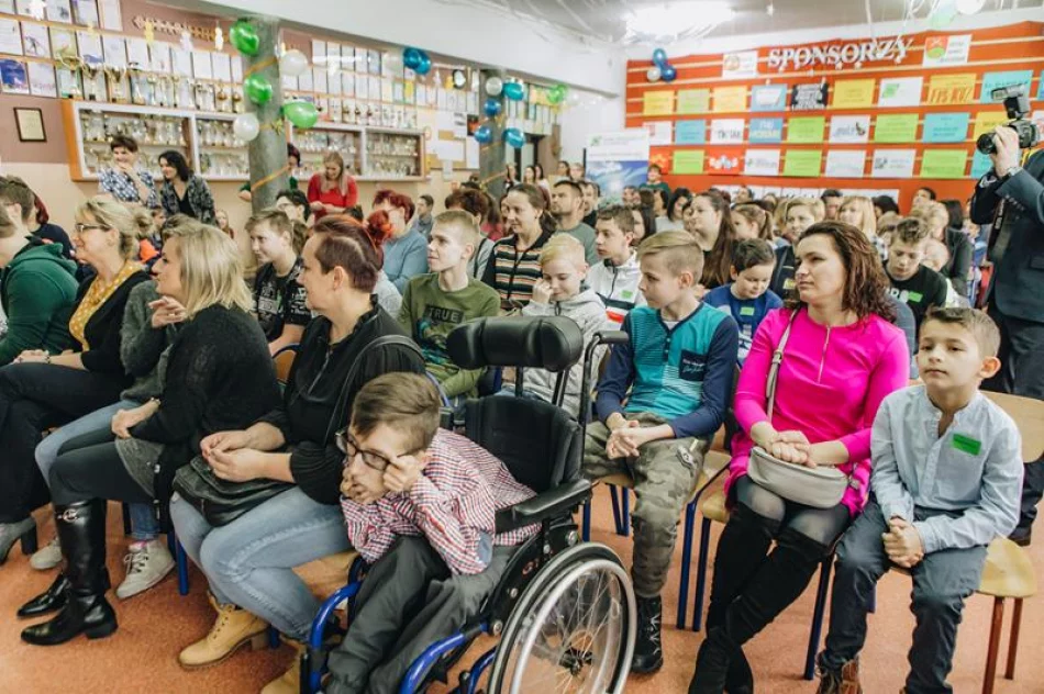 10. Miejsko - Gminny Bożonarodzeniowy Konkurs Plastyczny dla dzieci niepełnosprawnych - „Świąteczna choinka” - zdjęcie 20