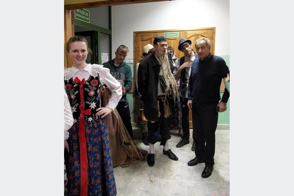 Wysokie miejsca gminnych kolędników na XX Powiatowym Przeglądzie Kolędniczym  - zdjęcie 9