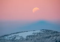 Zaćmienie Księżyca i wschód Słońca z wieży na Mogielicy  - zdjęcie główne