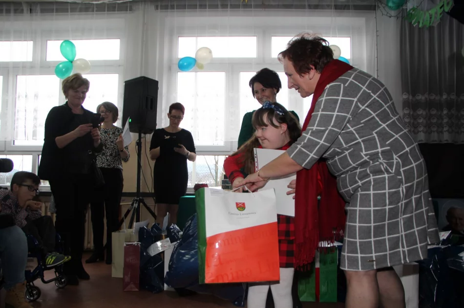 X Miejsko - Gminny Konkurs Plastyczny „Świąteczna choinka” w Rupniowie  - zdjęcie 5