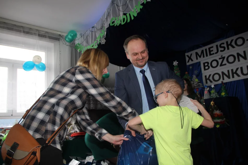 X Miejsko - Gminny Konkurs Plastyczny „Świąteczna choinka” w Rupniowie  - zdjęcie 6