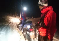 Całą noc przedzierał się przez las i zaspy. Turystę, który zgubił szlak, mobilizował pies. Trwa kolejna akcja - zdjęcie główne