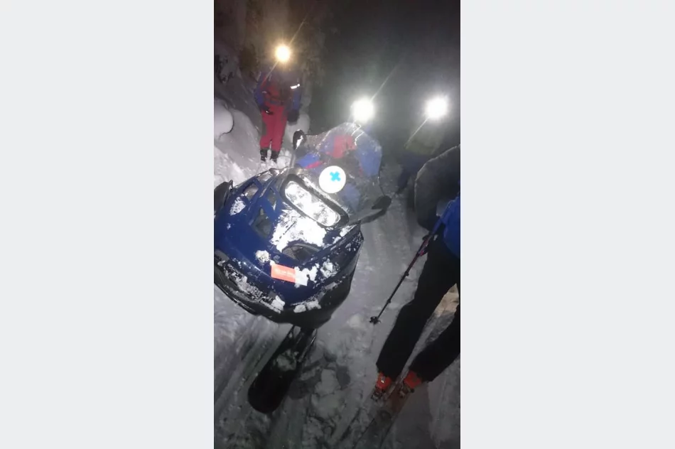 Całą noc przedzierał się przez las i zaspy. Turystę, który zgubił szlak, mobilizował pies. Trwa kolejna akcja - zdjęcie 3