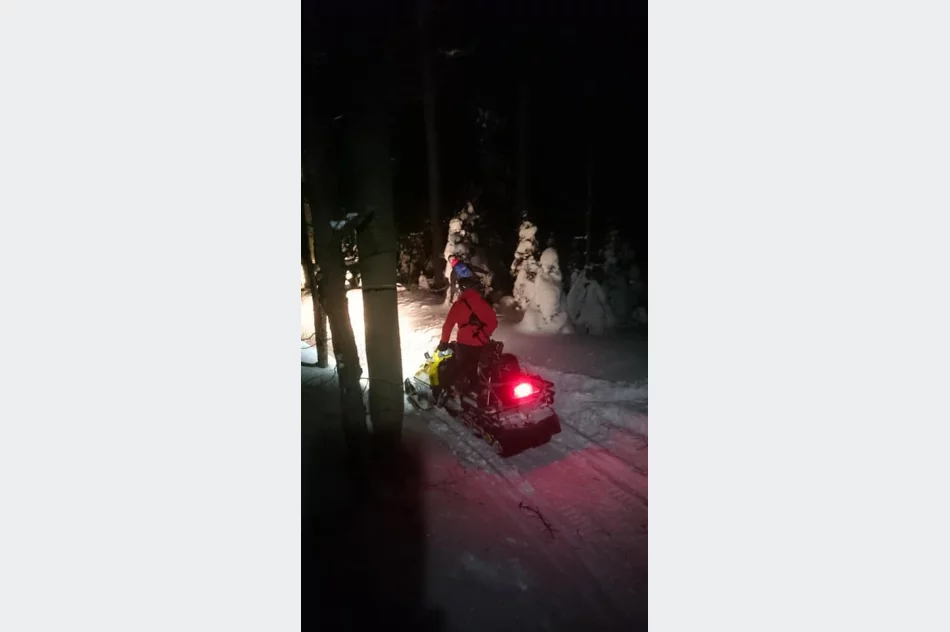 Całą noc przedzierał się przez las i zaspy. Turystę, który zgubił szlak, mobilizował pies. Trwa kolejna akcja - zdjęcie 4