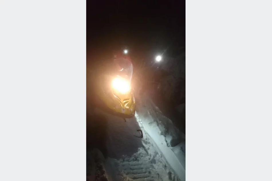 Całą noc przedzierał się przez las i zaspy. Turystę, który zgubił szlak, mobilizował pies. Trwa kolejna akcja - zdjęcie 5