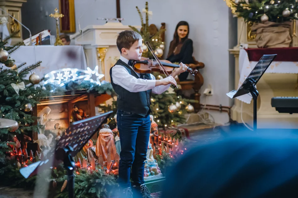 Młodzi muzycy kolędowali w swoich rodzinnych stronach - zdjęcie 18