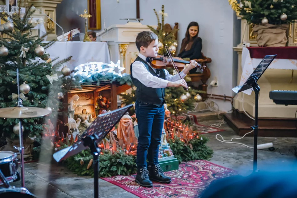 Młodzi muzycy kolędowali w swoich rodzinnych stronach - zdjęcie 19