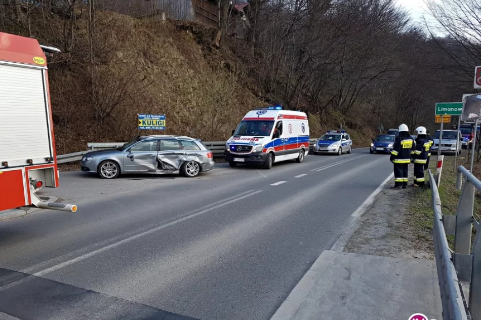 Auta zderzyły się przed mostem - zdjęcie 3