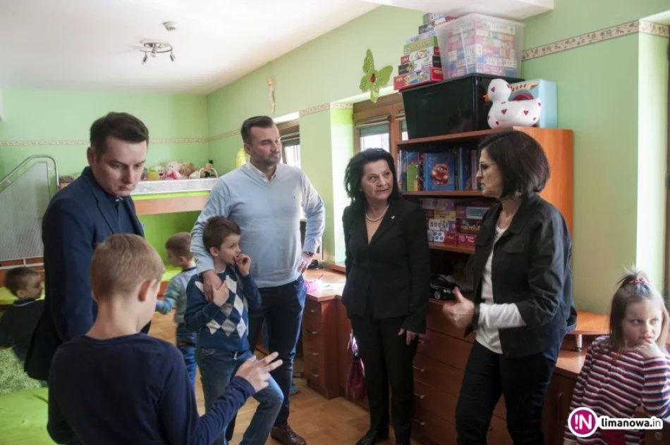 Wiosenni goście w Ośrodku Opiekuńczo-Wychowawczym w Żmiącej - zdjęcie 3