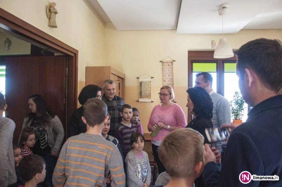 Wiosenni goście w Ośrodku Opiekuńczo-Wychowawczym w Żmiącej - zdjęcie 4