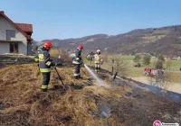 Przez wypalanie łąki spłonęła wiata - zdjęcie główne