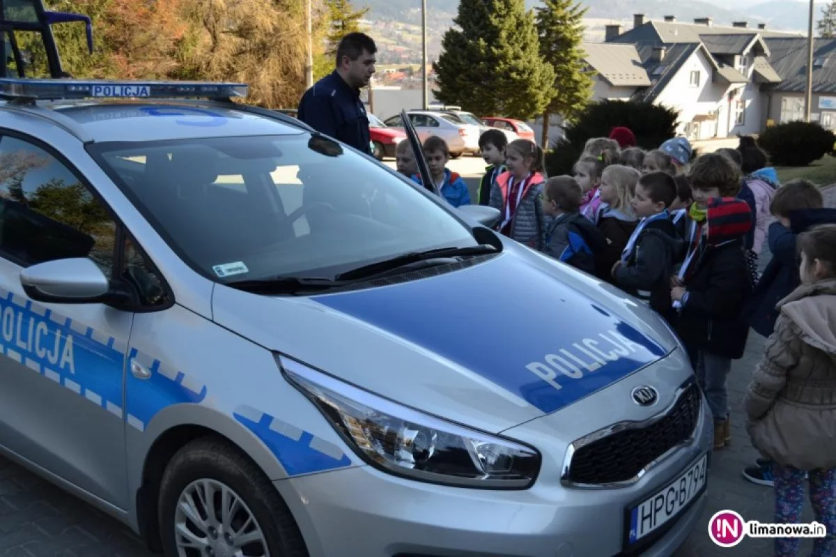 Dzieci z przedszkola poznawały specyfikę pracy policjantów