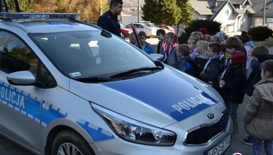 Dzieci z przedszkola poznawały specyfikę pracy policjantów - zdjęcie 1