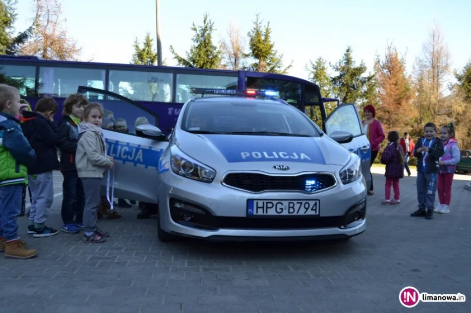 Dzieci z przedszkola poznawały specyfikę pracy policjantów - zdjęcie 4