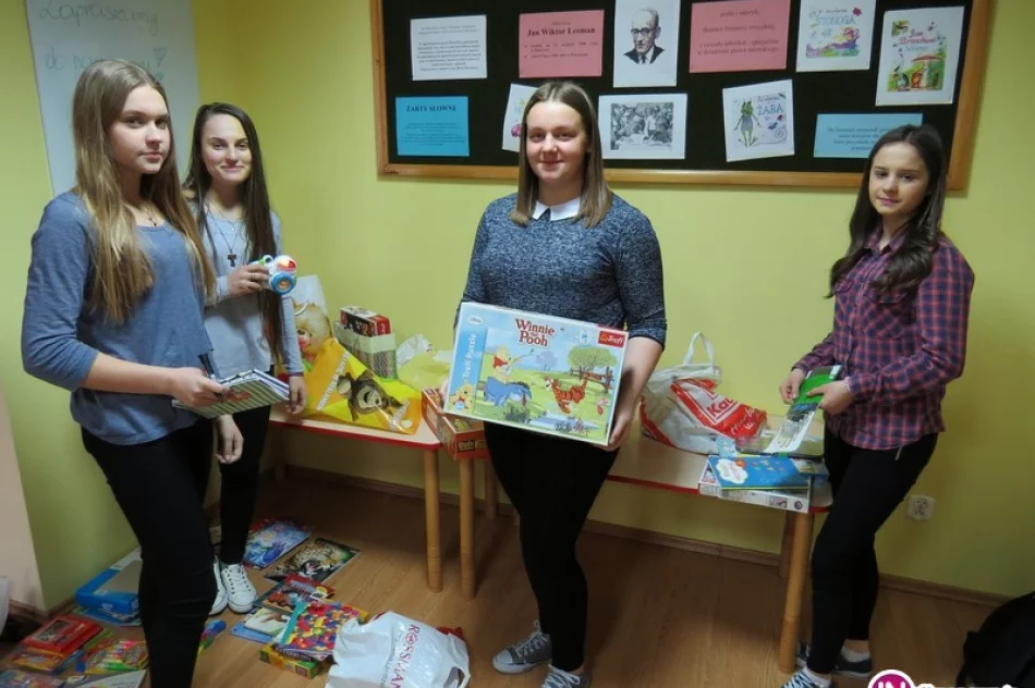 Uczniowie-wolontariusze z darami dla młodych pacjentów w Prokocimiu - zdjęcie 2