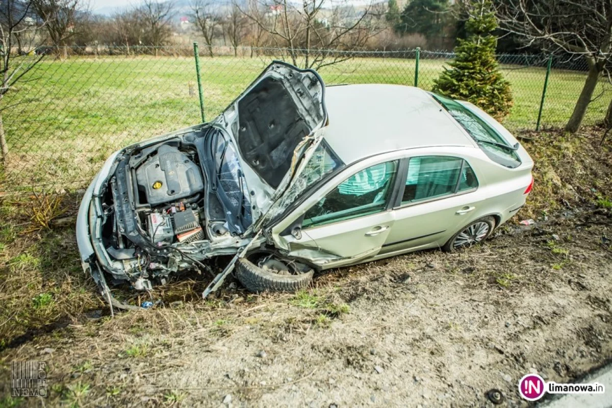 Groźnie wyglądające zderzenie aut. Dwie osoby w szpitalu (wideo)