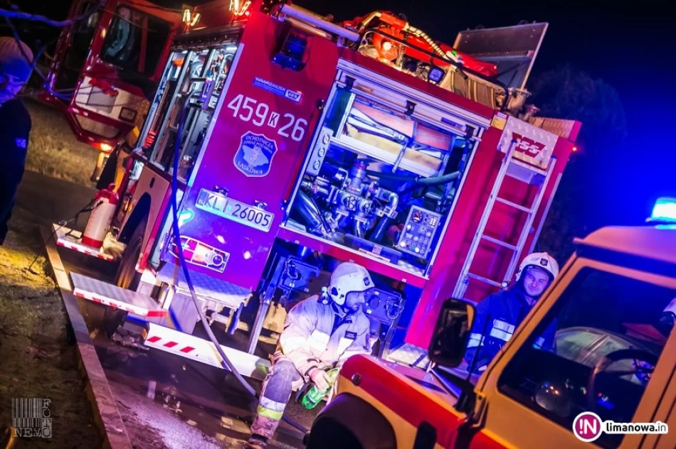 34 strażaków gasiło pożar w stolarni (wideo) - zdjęcie 4