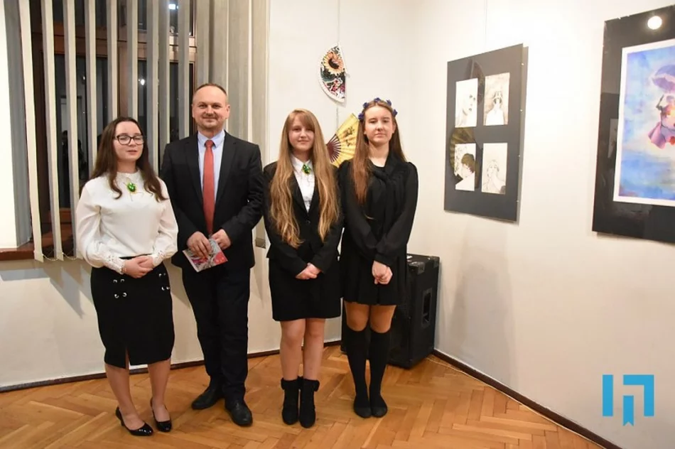 Piękno Dalekiego Wschodu - wernisaż uczennic ze Szkoły Podstawowej Nr 1 w Starej Wsi - zdjęcie 2