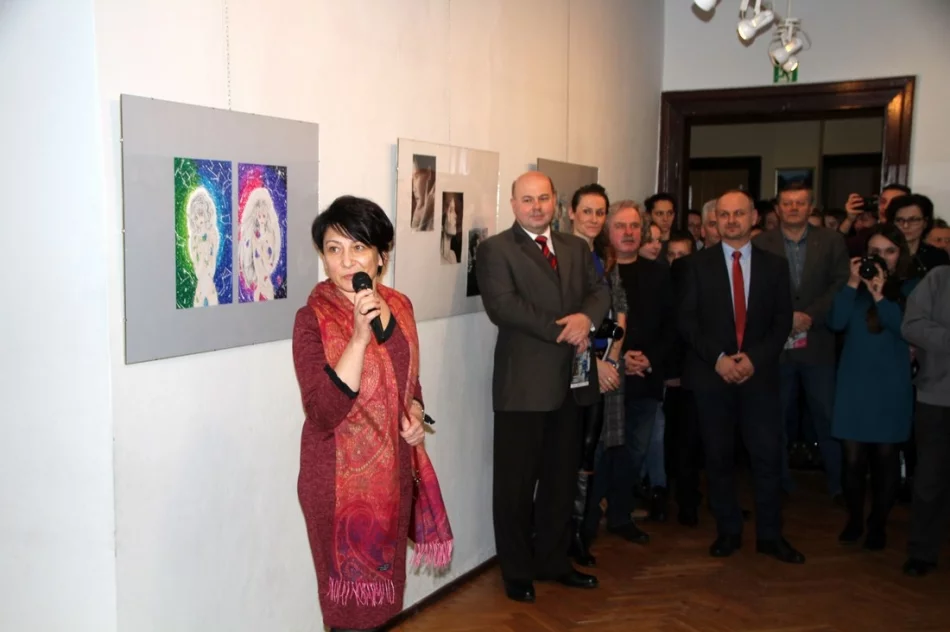 Różnorodnymi technikami plastycznymi prezentują „Piękno Dalekiego Wschodu” - zdjęcie 6