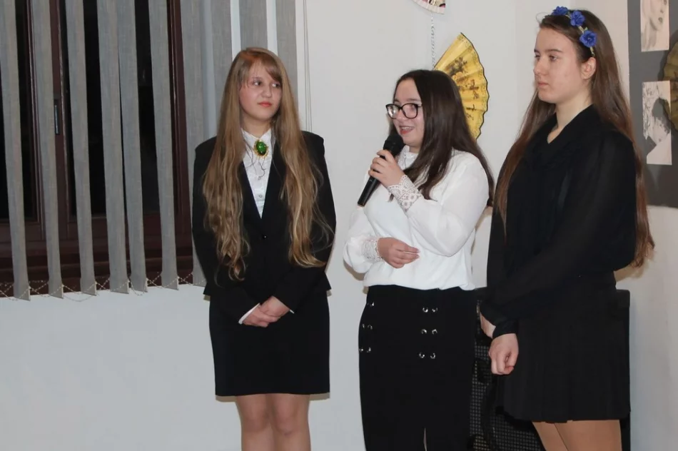 Różnorodnymi technikami plastycznymi prezentują „Piękno Dalekiego Wschodu” - zdjęcie 8