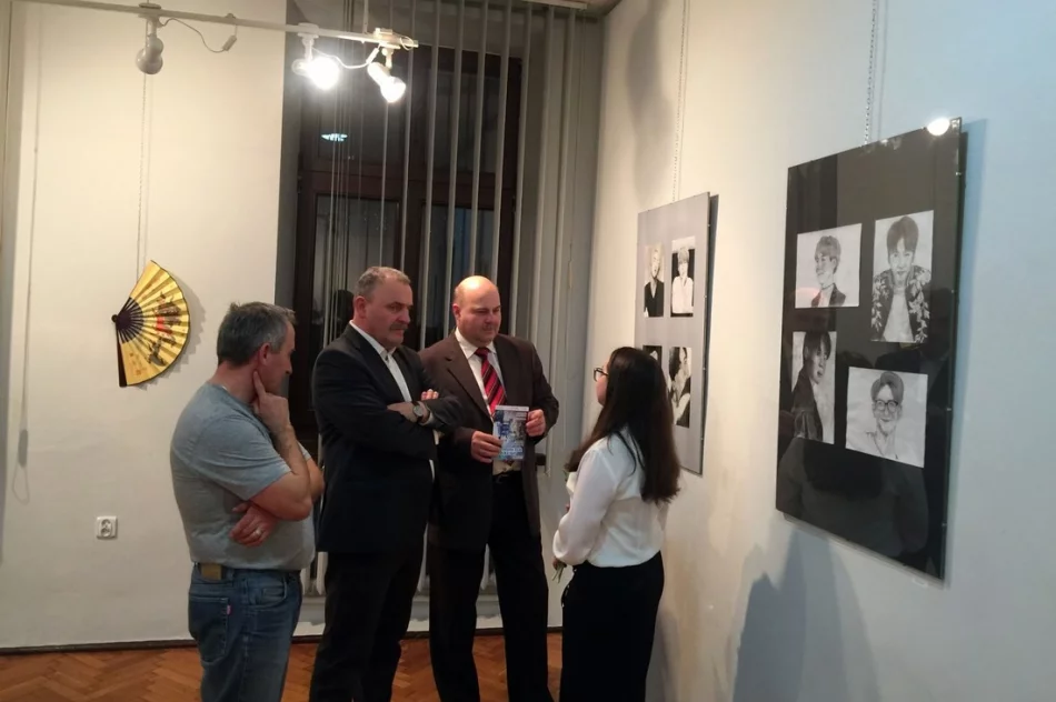 Różnorodnymi technikami plastycznymi prezentują „Piękno Dalekiego Wschodu” - zdjęcie 15