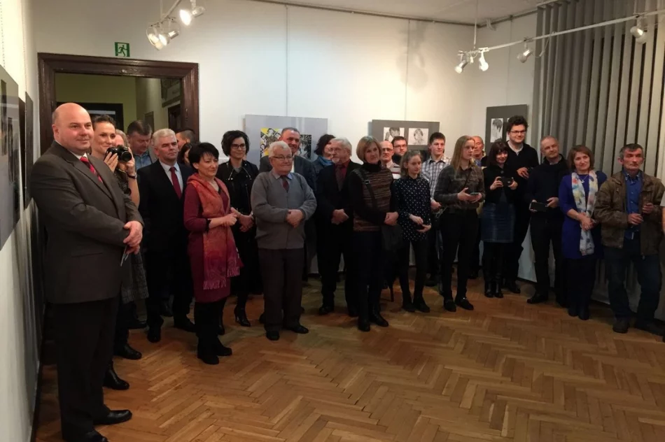 Różnorodnymi technikami plastycznymi prezentują „Piękno Dalekiego Wschodu” - zdjęcie 18