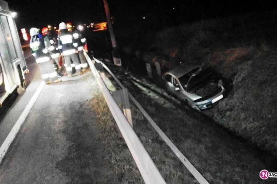 Samochód osobowy wypadł z drogi - zdjęcie 2