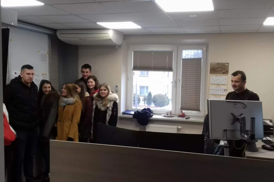 Wizyta młodzieży w ramach programu „Otwarte Strażnice"  - zdjęcie 3