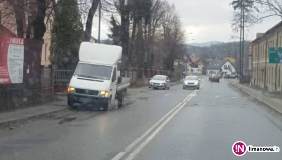 Kolizja nieoznakowanego radiowozu, sprawcą policjant - zdjęcie 1